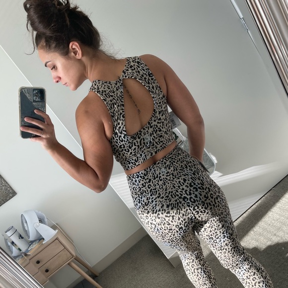 JOSIE NATORI | Matching Cheetah Print Active or Lounge Set - Picture 3 of 10